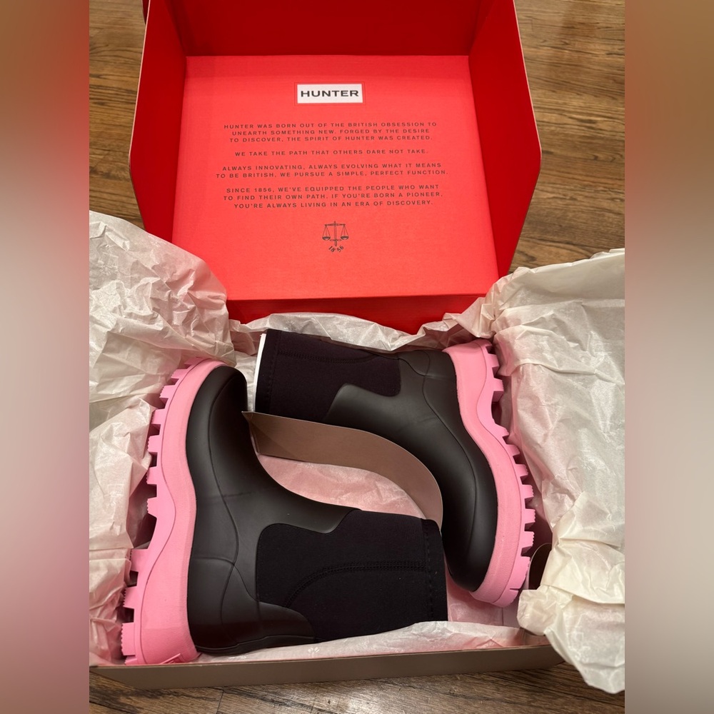 HUNTER Women’s City Explorer Short Rain Boots Black/Pink Fizz Trim Size 5 (NWT) - Picture 6 of 10